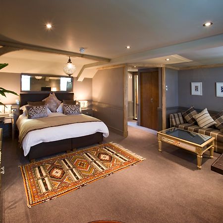 The Farmhouse Hotel And Restaurant Saint Saviour Room photo