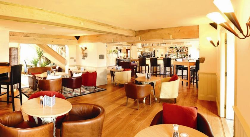 The Farmhouse Hotel And Restaurant Saint Saviour Exterior photo